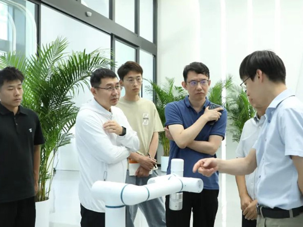 國家重點研發(fā)計劃“診療裝備與生物醫(yī)用材料”重點專項“經(jīng)口入路微創(chuàng)顱頜面外科智能手術(shù)機器人系統(tǒng)”2023年中期總結(jié)會圓滿召開